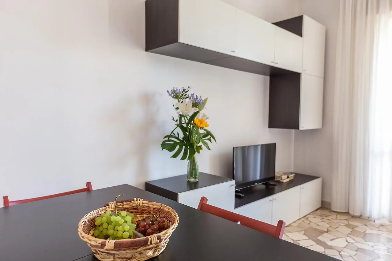 Linate Airport Apartment Milan 0*,
